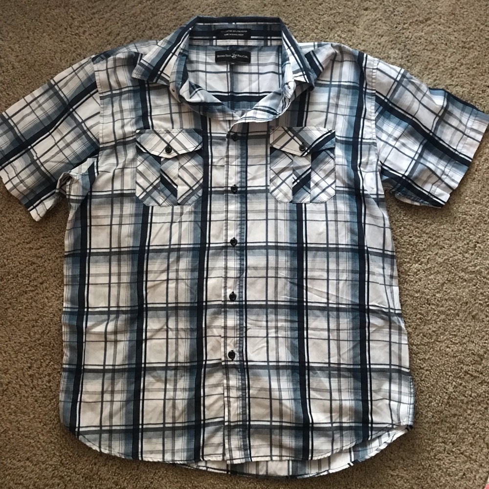 Men’s Collared Short Sleeve Button Up Shirt